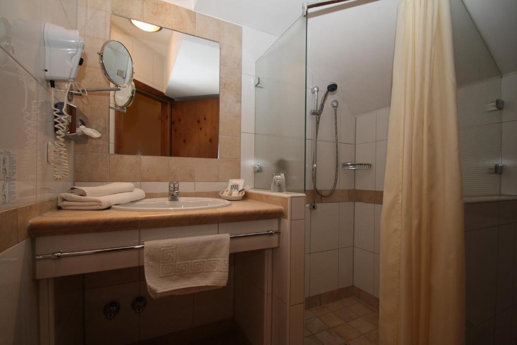 Hotel-Restaurant Gasthaus Bonimeier Niedergottsau الغرفة الصورة